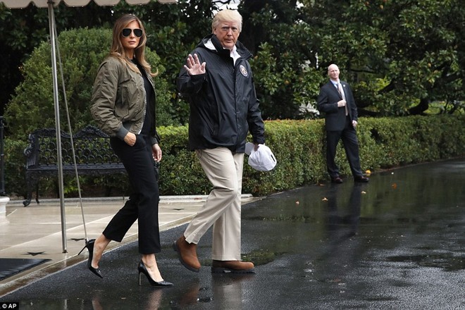 Đi giày cao gót tới thăm Texas sau siêu bão Harvey, Đệ nhất phu nhân Melania Trump gây xôn xao dư luận - Ảnh 2.