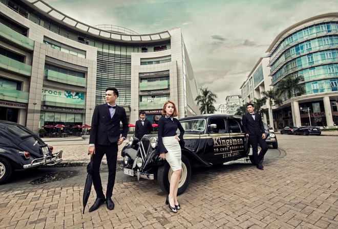 B Trần đ&oacute;ng suit lịch l&atilde;m, Trang H&yacute; ngả ngớn trong v&ograve;ng tay d&agrave;n trai đẹp Kingsman giữa l&ograve;ng S&agrave;i G&ograve;n - Ảnh 3.