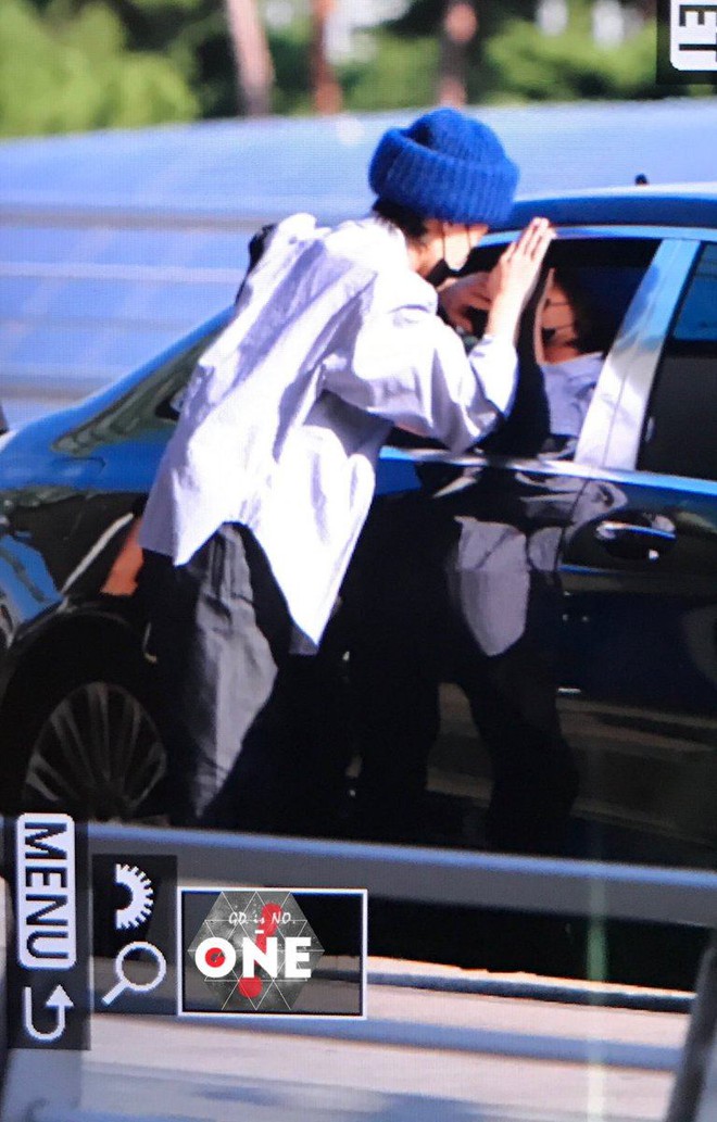 Người hâm mộ thích thú khi biết được danh tính chàng fanboy bám chặt vào cửa xe của Seungri (Big Bang) để trò chuyện tại sân bay - Ảnh 3.