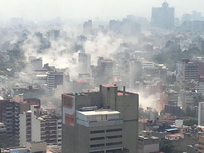Khung cảnh đổ n&aacute;t tan hoang tại Mexico sau động đất: Nh&agrave; sập, hơn 100 người thiệt mạng v&agrave; những tiếng k&ecirc;u cứu từ khắp nơi - Ảnh 13.