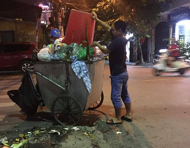 Giây phút hãi hùng ám ảnh nữ lao công trong cơn bão - Ảnh 2.