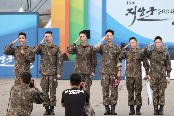 Biệt đội mỹ nam hàng đầu xứ Hàn trong quân ngũ thành hiện tượng vì đẹp hơn cả Hậu duệ mặt trời - Ảnh 3.