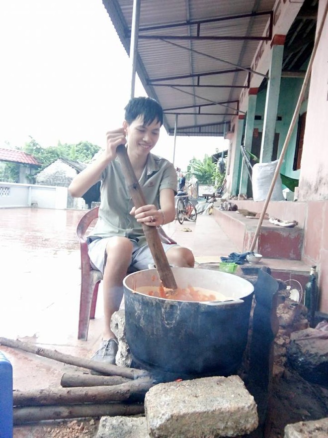 C&ocirc; d&acirc;u xinh đẹp đẩy xe lăn cho chồng trong đ&aacute;m cưới ở Bắc Giang - Ảnh 3.