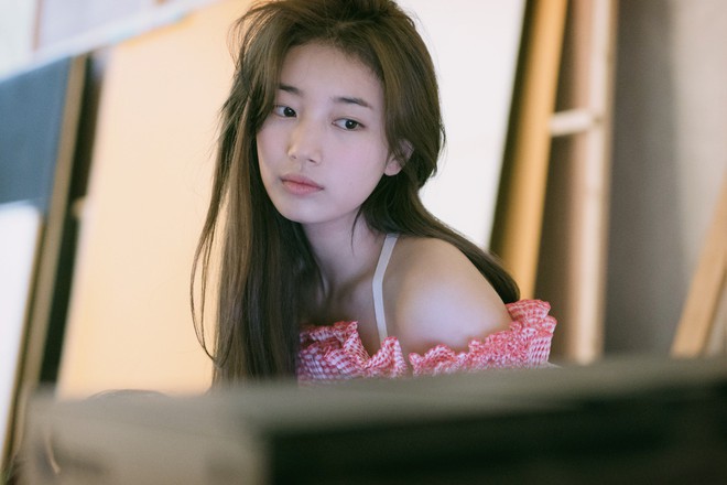 Chia tay Lee Min Ho, Suzy ngày càng đẹp đến mức ngẩn ngơ trong loạt hình hậu trường - Ảnh 3.