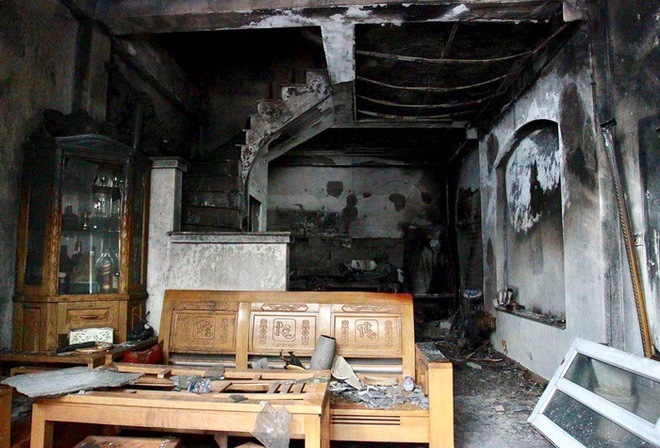 Vụ cháy khiến 4 người trong gia đình tử vong: Người dân tuyệt vọng vì nghe tiếng kêu cứu nhưng phá cửa bất thành - Ảnh 5.
