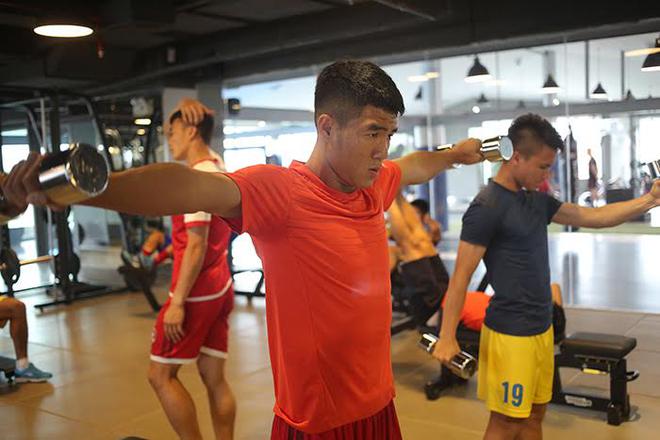 Tuyển thủ U22 VN h&ugrave;ng hục tập GYM, C&ocirc;ng Phượng mất t&iacute;ch b&iacute; ẩn - Ảnh 4.