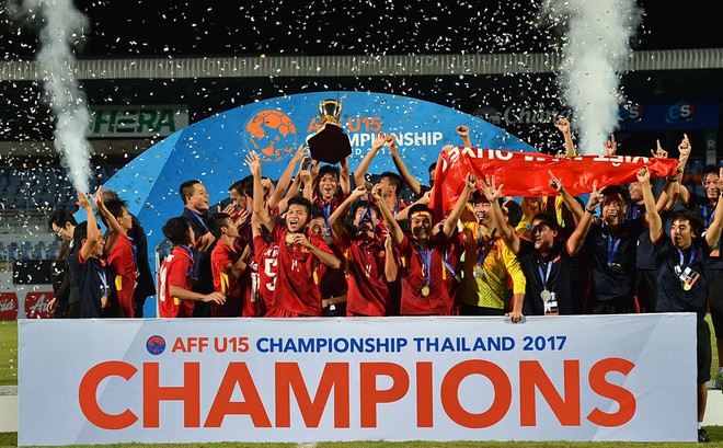 Cầu thủ U15 Thái Lan khóc nức nở nhìn U15 Việt Nam vô địch Đông Nam Á - Ảnh 10.