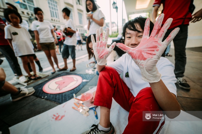 Nhỏ mà có võ, những nắp cống được tô vẽ màu mè đáng yêu khiến ai dạo qua phố đi bộ Hà Nội cũng mỉm cười! - Ảnh 4.