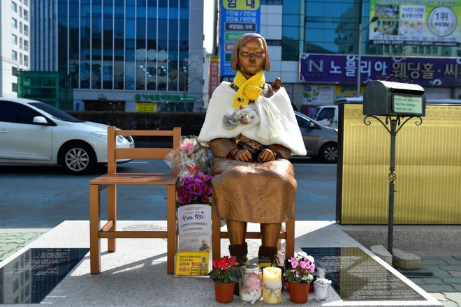 Câu chuyện buồn phía sau bức tượng người phụ nữ trên những chuyến xe buýt ở Hàn Quốc - Ảnh 4.