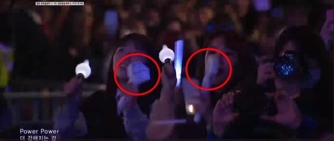 BTC concert d&ugrave;ng bluetooth tắt lightstick của fan trong l&uacute;c EXO biểu diễn - Ảnh 5.