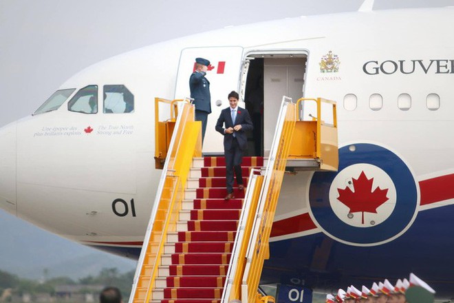 Chuyên cơ chở Thủ tướng Canada Justin Trudeau tới Hà Nội - Ảnh 5.