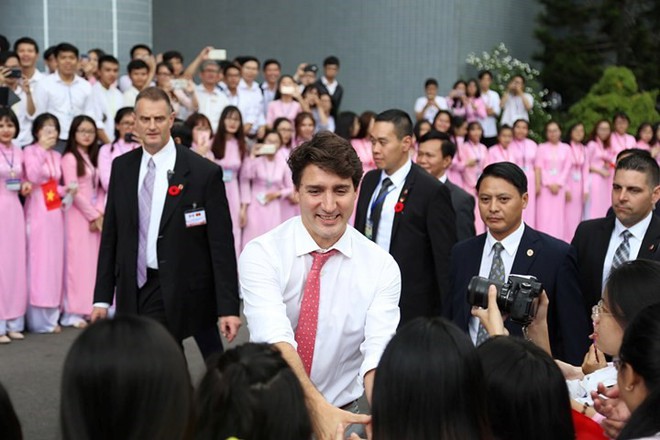 SV Tôn Đức Thắng háo hức chờ đón thủ tướng Canada - Ảnh 4.