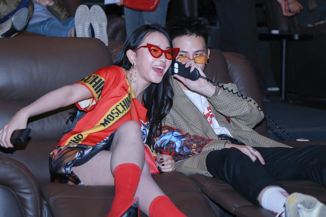 Sau chia tay Ch&acirc;u B&ugrave;i, Decao vẫn t&igrave;nh như c&aacute;i b&igrave;nh khi đi xem phim c&ugrave;ng nhau - Ảnh 4.