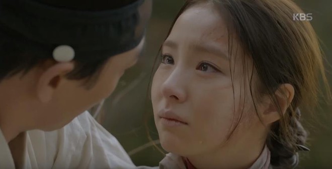 Mải ngủ bên phu quân, Shin Se Kyung bị vợ cũ của Kim Rae Won thiêu sống - Ảnh 6.