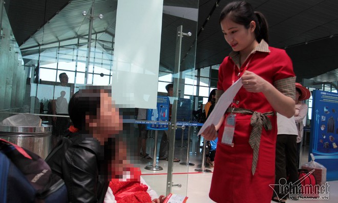 G&agrave; quang qu&aacute;c tr&ecirc;n b&agrave;n c&acirc;n k&yacute; gửi h&agrave;nh l&yacute; m&aacute;y bay - Ảnh 5.