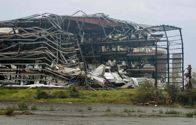 Những hình ảnh kinh khủng nhất từ siêu bão Harvey - cơn ác mộng của người dân Mỹ - Ảnh 11.