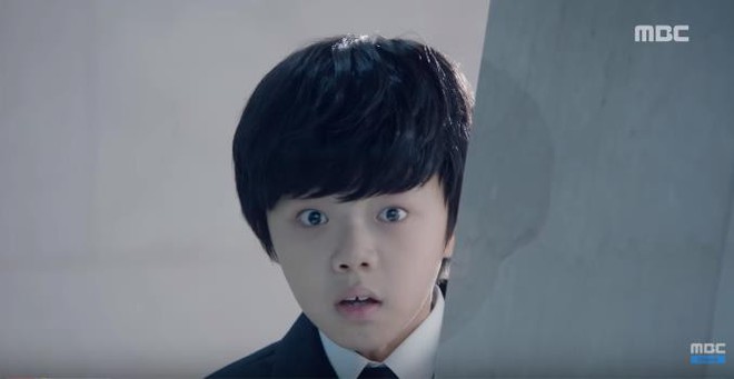 Quá manh động, Yoo Seung Ho không sợ ngứa, kề sát môi robot - Ảnh 13.