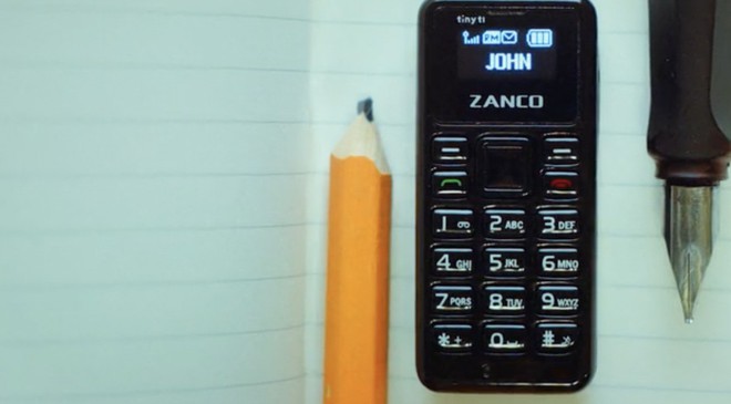 Đây chính là chiếc điện thoại nhỏ nhất thế giới, chỉ bằng 2 đồng xu thôi nhé - Ảnh 4.