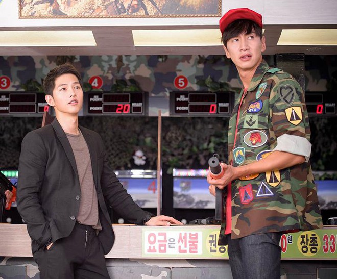 Mải ch&uacute;c mừng đ&ocirc;i Song - Song, người ta đ&atilde; qu&ecirc;n mất c&oacute; một &ldquo;nam ch&iacute;nh&rdquo; Lee Kwang Soo b&ecirc;n đời Song Joong Ki như thế! - Ảnh 12.