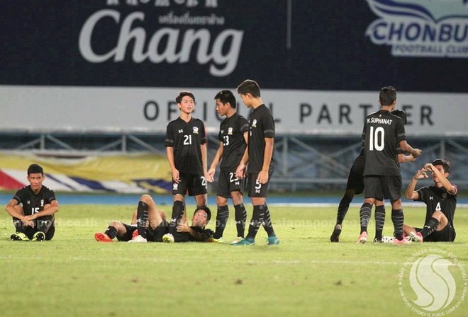 Cầu thủ U15 Thái Lan khóc nức nở nhìn U15 Việt Nam vô địch Đông Nam Á - Ảnh 6.