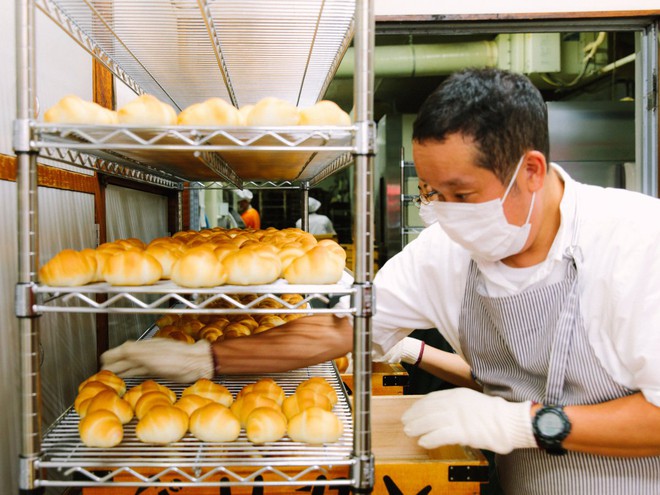 Có gì tại tiệm bánh mì Nhật Bản, hoạt động 74 năm và chỉ bán 2 loại bánh nhưng vẫn nườm nượp khách? - Ảnh 10.