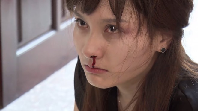 Đặt l&ecirc;n b&agrave;n c&acirc;n hai mẹ chồng hot nhất năm - Ảnh 7.