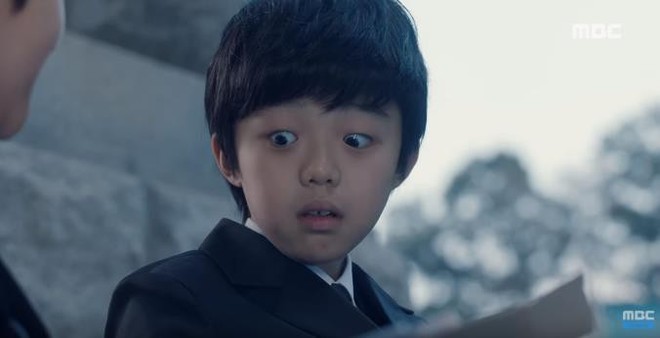 Quá manh động, Yoo Seung Ho không sợ ngứa, kề sát môi robot - Ảnh 14.