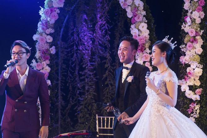 Ở Việt Nam cũng có những "siêu đám cưới" xa hoa, huy động hàng chục vệ sĩ để bảo vệ dàn khách mời toàn người nổi tiếng - Ảnh 9. Ở Việt Nam cũng có những "siêu đám cưới" xa hoa, huy động hàng chục vệ sĩ để bảo vệ dàn khách mời toàn người nổi tiếng - Ảnh 9.