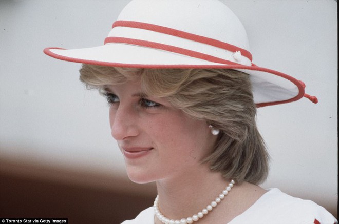 Cuộc đời Công nương Diana qua bộ sưu tập có một không hai của người hâm mộ cuồng nhiệt đến từ Mỹ - Ảnh 7.