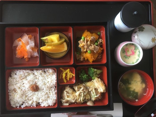 Đồ ăn bệnh viện đẳng cấp Nhật Bản: Nhìn qua bữa ăn của sản phụ, ai cũng tưởng đồ order nhà hàng - Ảnh 7.