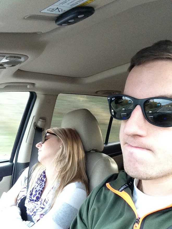 Ông chồng có tâm nhất năm: Cứ nhằm lúc vợ ngủ ngáy trên xe là chụp ảnh rồi khoe khắp mạng xã hội - Ảnh 7.