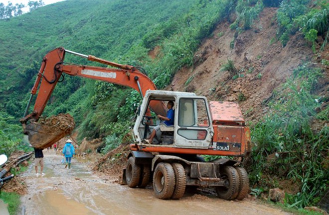 Đã có 14 người chết và mất tích vì mưa lũ, sạt lở đất - Ảnh 7.