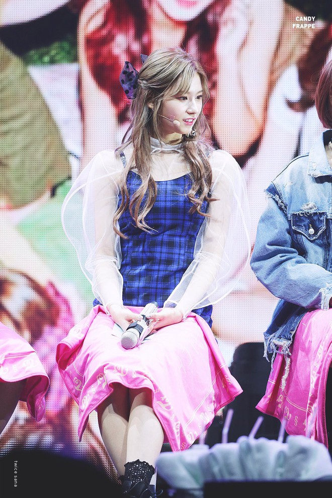 Sana (TWICE) xinh đẹp y như công chúa truyện cổ tích của Disney - Ảnh 8.