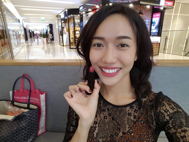 Mỹ nữ Showbiz Việt ph&aacute;t sốt với d&ograve;ng son m&ocirc;i mới - Ảnh 9.