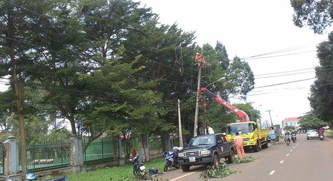 Đồng Nai: Mưa, gi&oacute; lớn l&agrave;m tốc h&agrave;ng chục m&aacute;i nh&agrave; d&acirc;n - Ảnh 9.