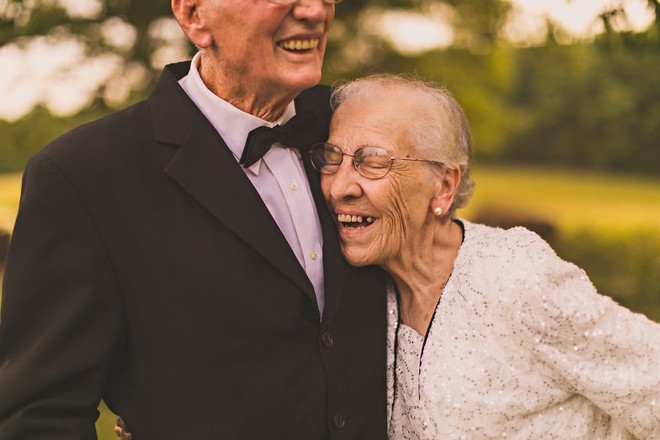 Mối tình già son sắt của cặp vợ chồng trong bộ ảnh kỉ niệm 65 năm ngày cưới khiến ai cũng thầm ao ước - Ảnh 10.