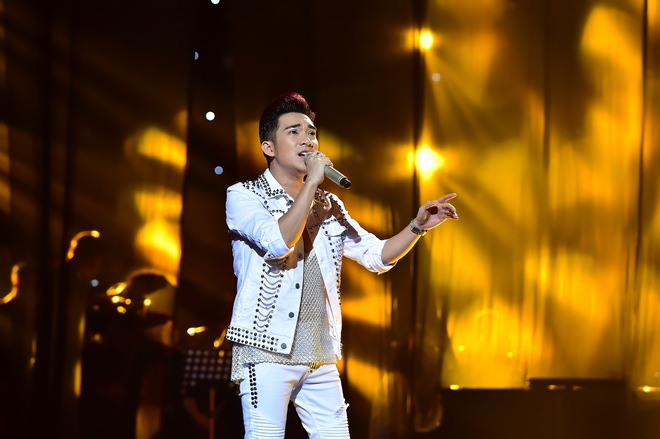 Quang H&agrave; quỳ gối cầu h&ocirc;n Ho&agrave;i Linh tr&ecirc;n s&acirc;n khấu live concert - Ảnh 6.