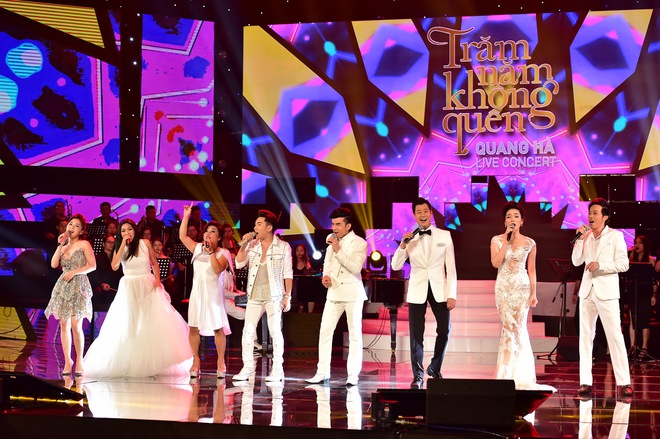 Quang H&agrave; quỳ gối cầu h&ocirc;n Ho&agrave;i Linh tr&ecirc;n s&acirc;n khấu live concert - Ảnh 17.