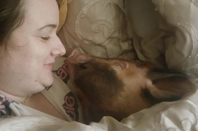 Đôi vợ chồng khác người hằng đêm ôm lợn với chồn hôi ngủ chung giường - Ảnh 4.