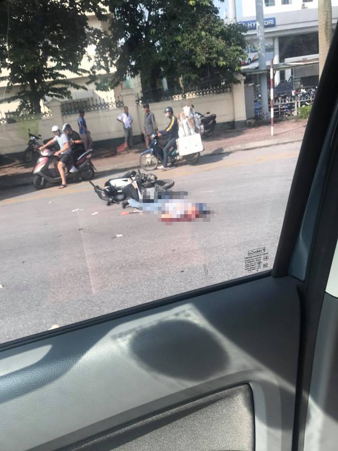 Hà Nội: Nam thanh niên đi xe máy tử vong sau khi bị xe khách cán qua người - Ảnh 1.