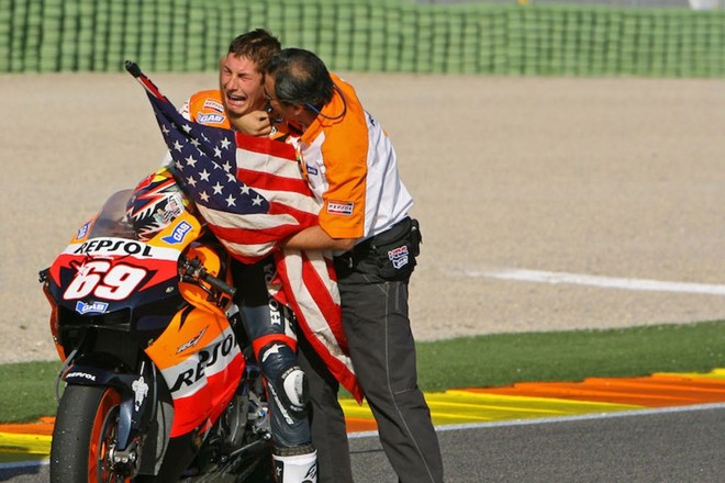 Nh&agrave; cựu v&ocirc; địch MotoGP Nicky Hayden qua đời ở tuổi 35 - Ảnh 3.