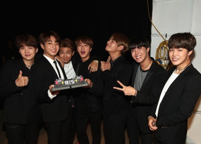 BTS cuối cùng đã trở thành nhóm nhạc Kpop đầu tiên thắng giải tại Billboard Music Awards! - Ảnh 2.