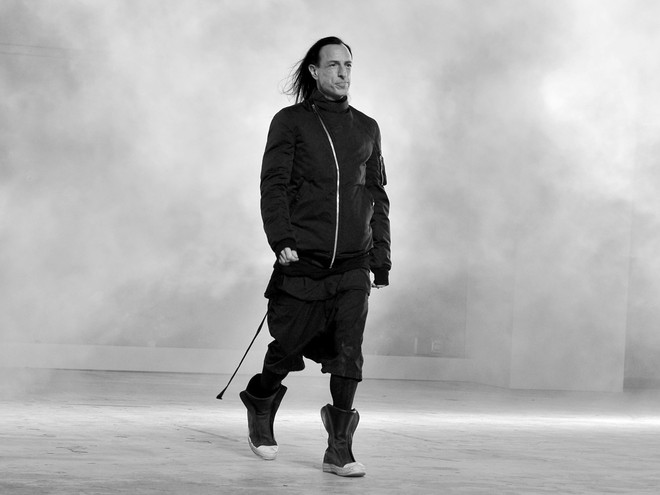 Rick Owens: Nhà thiết kế hư hỏng và mối tình kỳ lạ với người vợ hơn 17 tuổi - Ảnh 3.