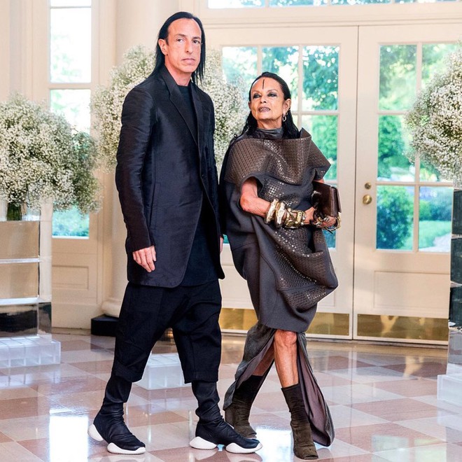 Rick Owens: Nhà thiết kế hư hỏng và mối tình kỳ lạ với người vợ hơn 17 tuổi - Ảnh 11.