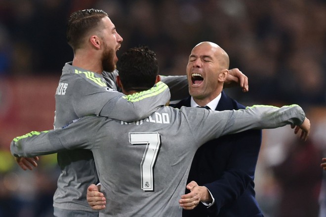 Zidane và Ramos gọi điện thuyết phục Ronaldo ở lại - Ảnh 1.