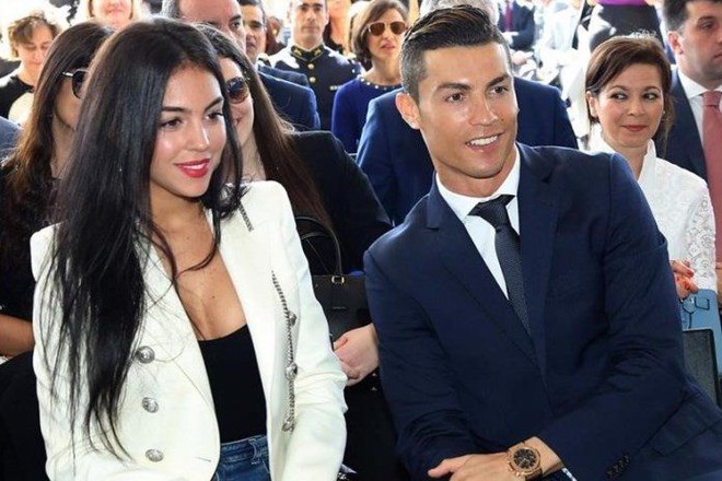 Ronaldo - Georgina: Mối tình Hoàng tử và Công chúa Lọ Lem - Ảnh 2.