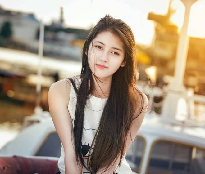 C&ocirc; bạn Hải Ph&ograve;ng bị chụp l&eacute;n l&uacute;c đang ngủ gật được gọi l&agrave; Suzy phi&ecirc;n bản Việt - Ảnh 3.