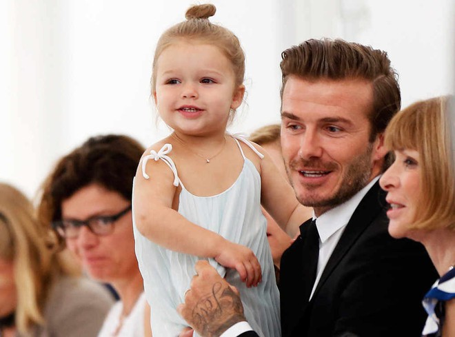 Loạt ảnh chứng minh: D&ugrave; lớn thế n&agrave;o, Harper vẫn sẽ lu&ocirc;n l&agrave; c&ocirc;ng ch&uacute;a nhỏ trong v&ograve;ng tay che chở của Beckham - Ảnh 9.