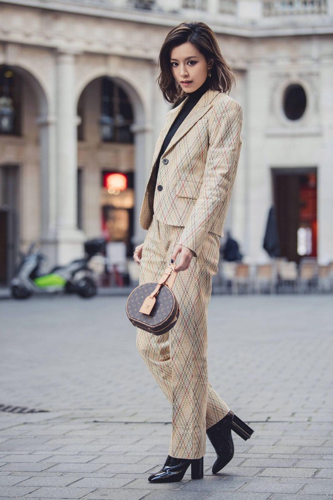 Ch&aacute;n v&aacute;y v&oacute;c b&aacute;nh b&egrave;o, nhiều sao Hoa Ngữ đồng loạt rủ nhau mặc suit đi sự kiện - Ảnh 9.