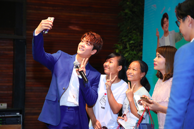 Kang Tae Oh aegyo chiều fan, Go Kyung Pyo xuất hiện cực lịch l&atilde;m - Ảnh 21.